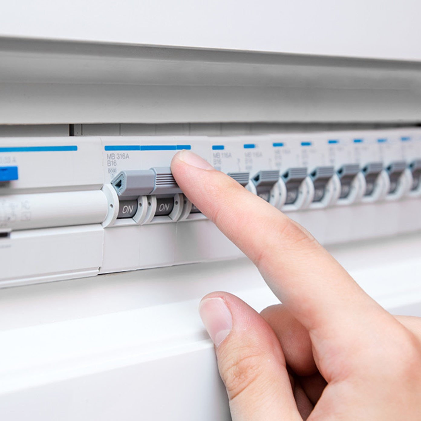 Elektro&shy;installation bei Muster Elektro in Musterstadt