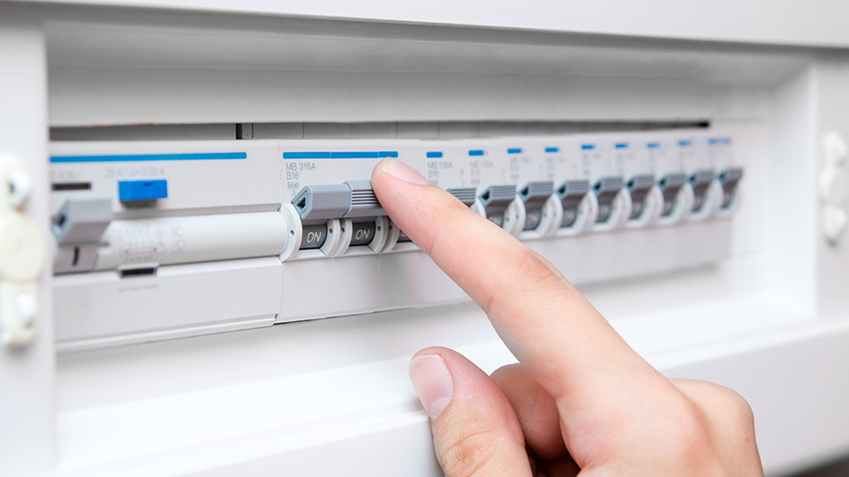 Elektro&shy;installation bei Muster Elektro in Musterstadt