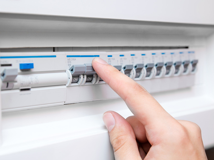 Elektro&shy;installation bei Muster Elektro in Musterstadt