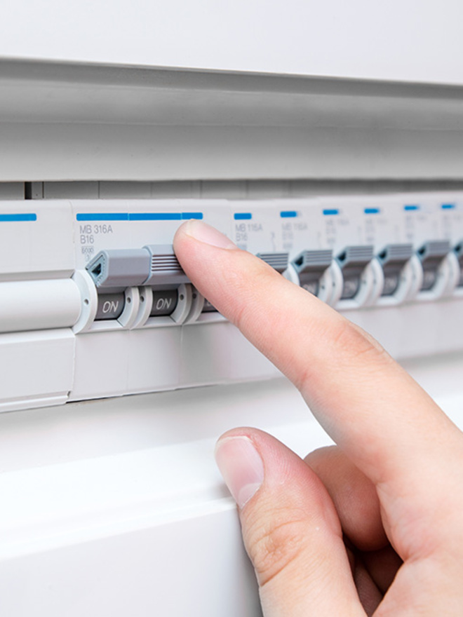 Elektro&shy;installation bei Muster Elektro in Musterstadt